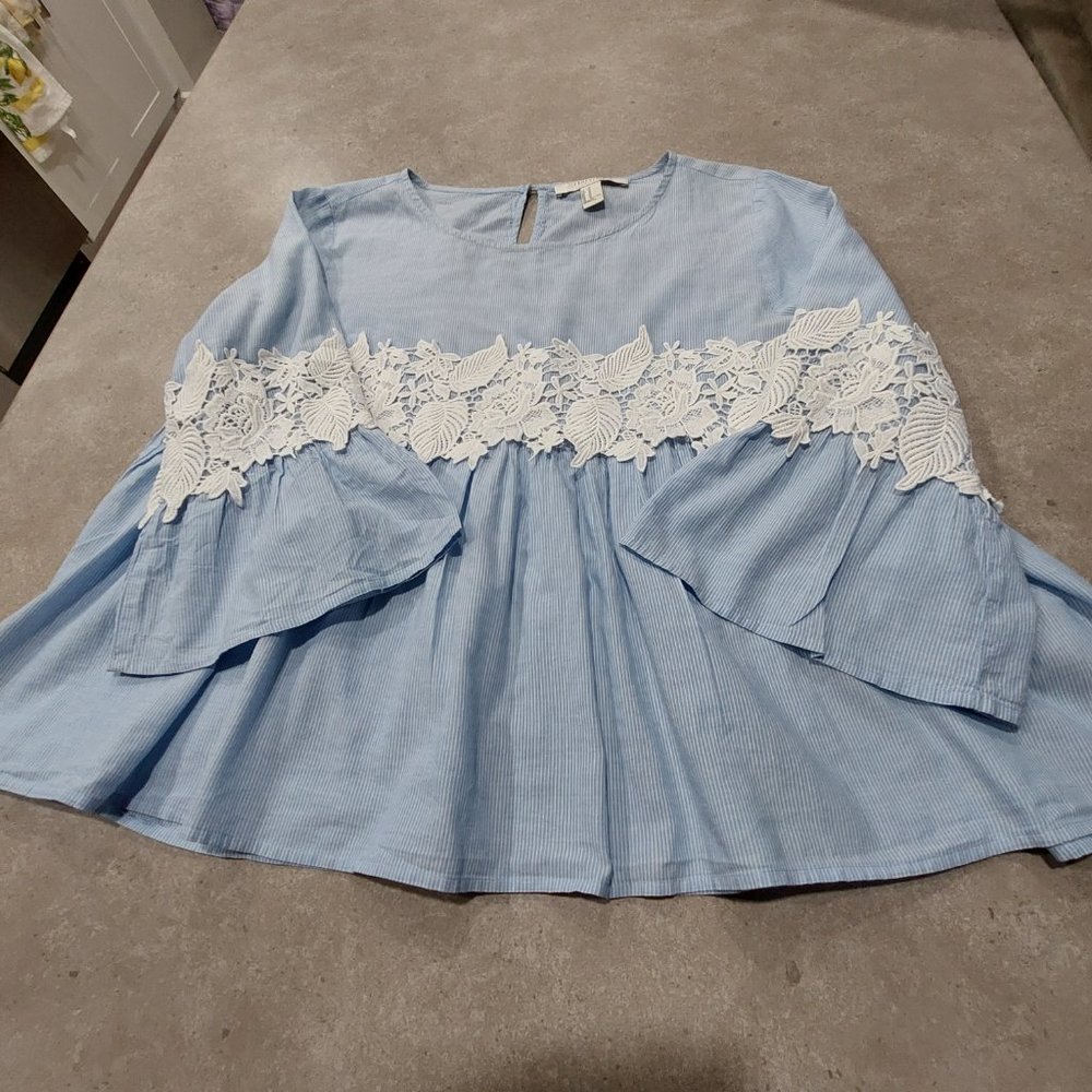 FOREVER 21 CONTEMPORARY Women's Blouse w/Flare Sleeves - Blue/Lace - Sz M